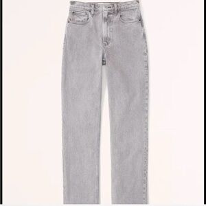 NWOT - Light Grey Abercrombie & Fitch 90’s Relaxed High Rise Jeans